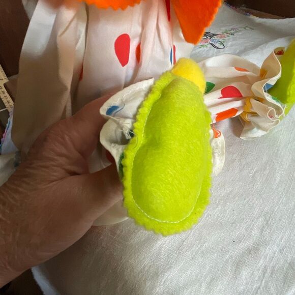 Vintage smiling happy sitting clown toy - Picture 6 of 13